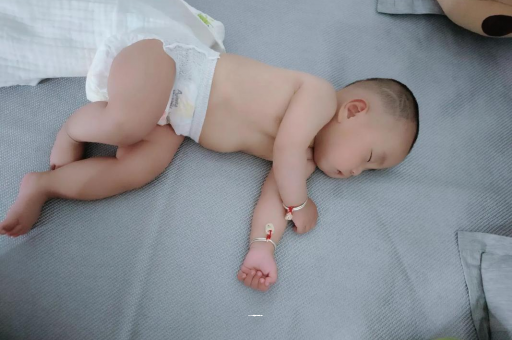 湖州宝宝积食发烧怎么处理